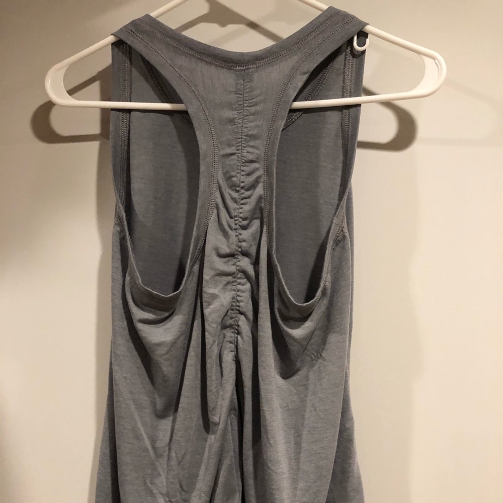 M: gray racer back workout shirt!